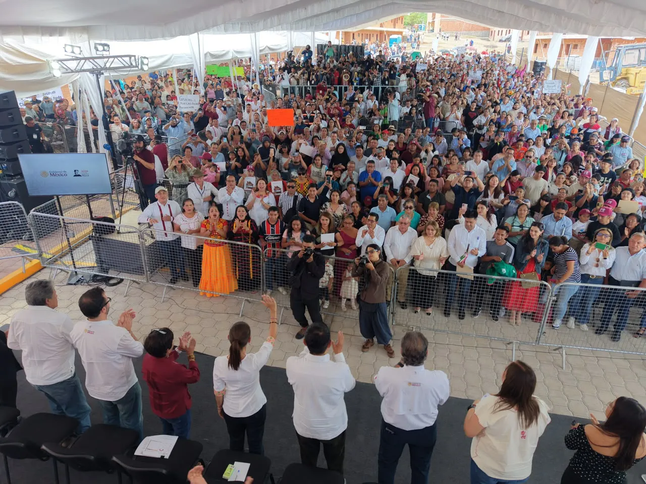 Nuestro gobierno va a beneficiar a 12 millones de familias con el programa de vivienda presidenta claudia Sheinbaum en entrega de viviendas para el Bienestar en Oaxaca