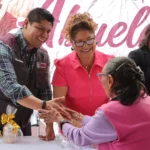 Omar Muñoz y Tere Alfaro celebran a los abuelitos de San Lorenzo Almecatla
