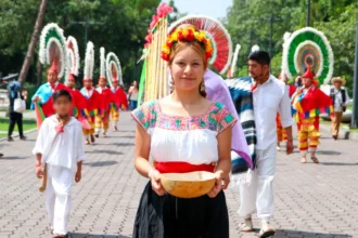 Poblanas y poblanos muestran su riqueza cultural en “Los Estados en Los Pinos”