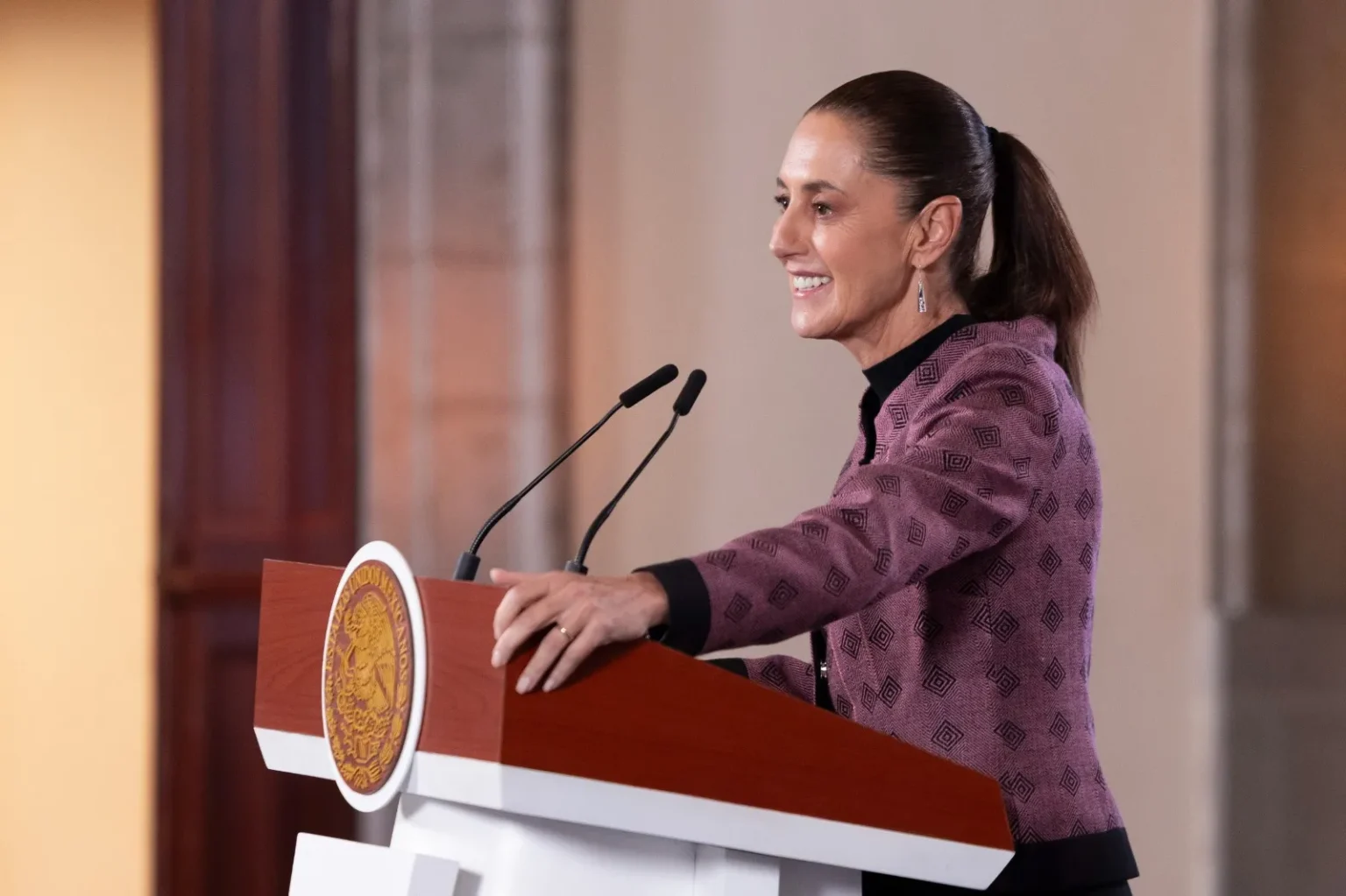 Presidenta Claudia Sheinbaum anuncia consulta a maestras y maestros