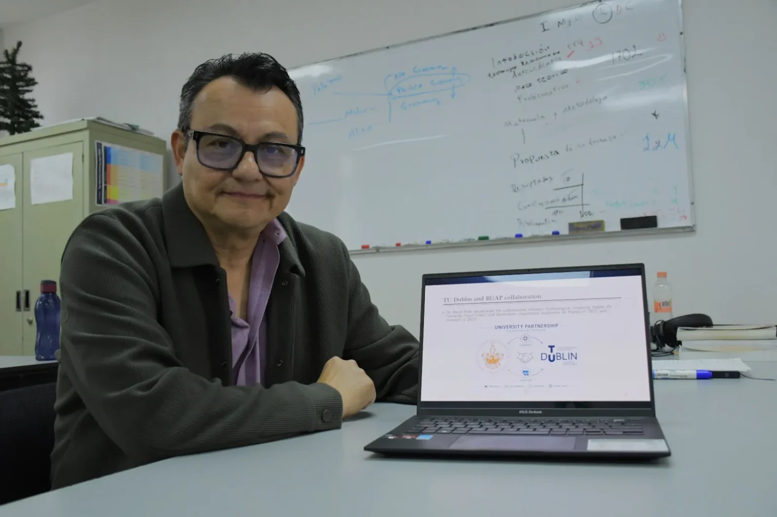 Realiza académico BUAP visita de investigación en Universidad de Irlanda
