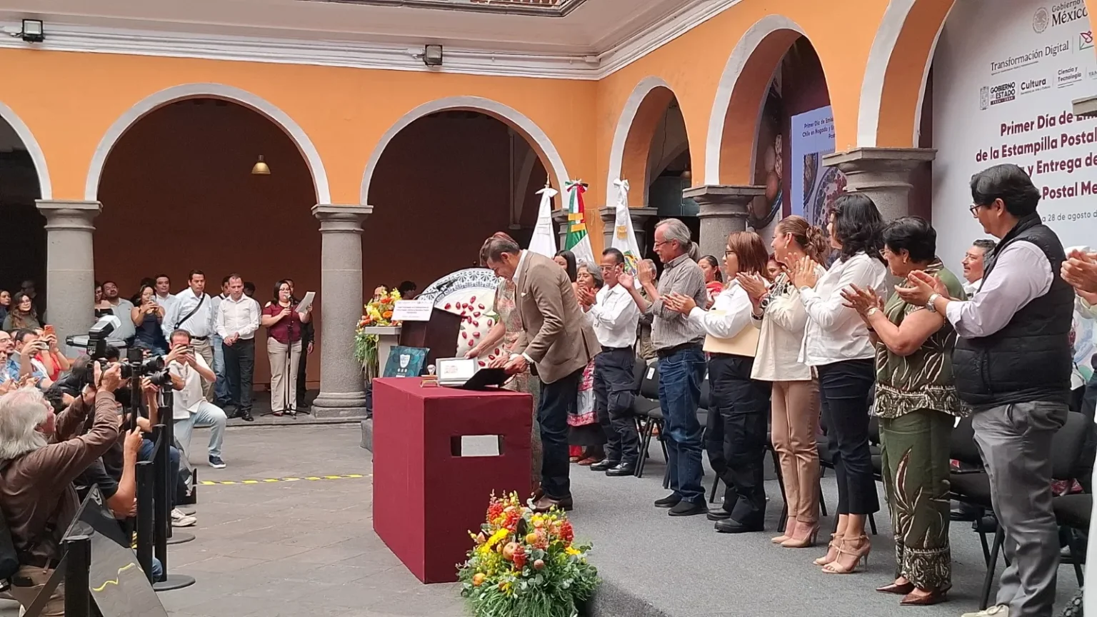 Sepomex emite estampilla del Chile en Nogada para proyectar identidad de Puebla a nivel internacional