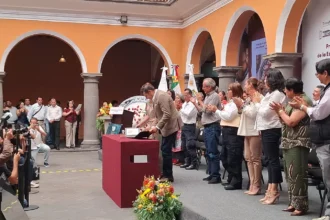 Sepomex emite estampilla del Chile en Nogada para proyectar identidad de Puebla a nivel internacional