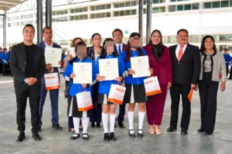 Tras firma de convenio, entrega Tonantzin Fernández becas UDLAP a jóvenes cholultecas