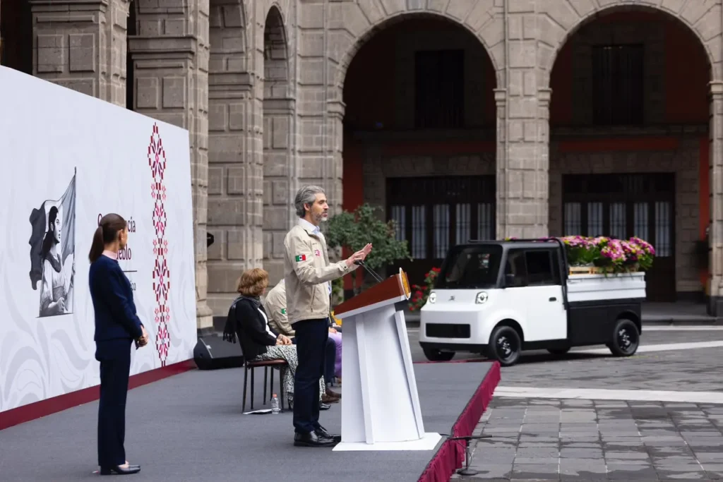 presidenta Claudia Sheinbaum presenta el minivehículo Olinia carga