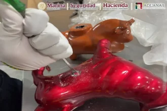 ANAM y Marina aseguran más de 8 kilos de cocaína ocultos en artesanías en el AICM