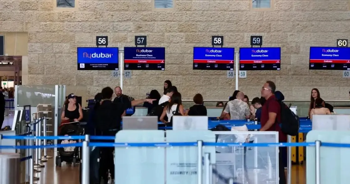 Apuñalamiento en vuelo rumbo a Israel provoca desvío y es investigado como posible atentado