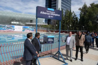 Colocan primera piedra del techado de la alberca olímpica en el Centro Acuático Universitario BUAP