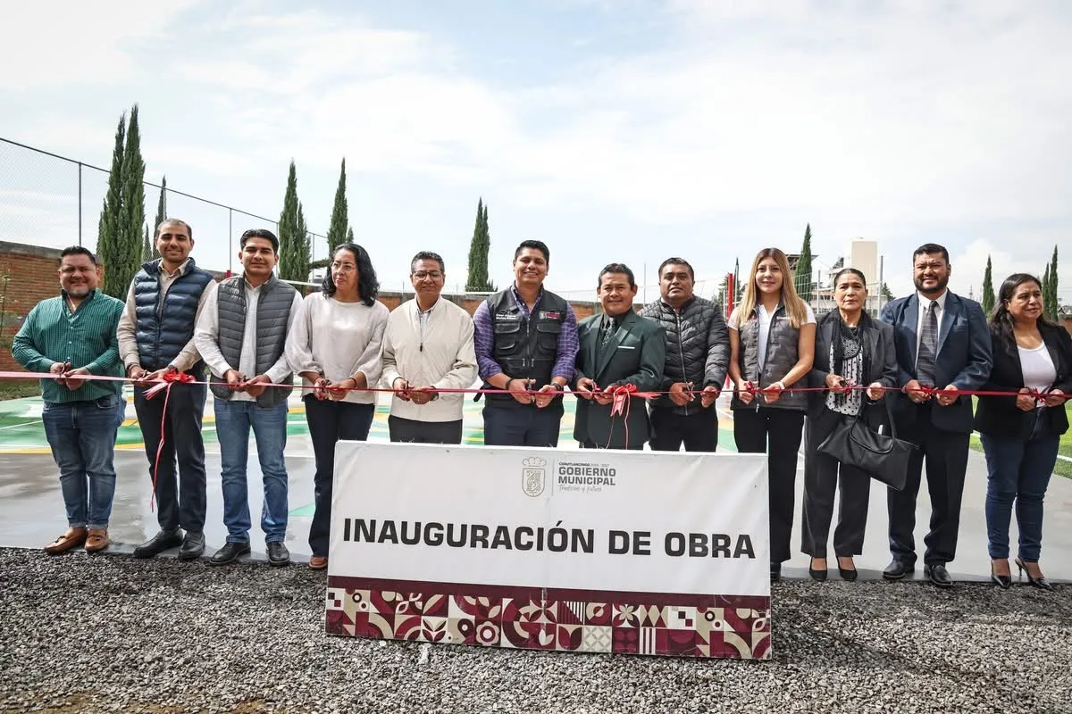 Entrega Omar Muñoz una cancha más en Sanctorum