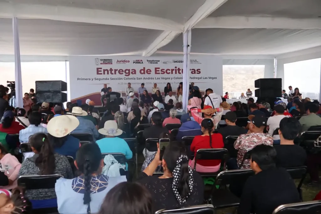 Entregan 156 escrituras a familias de Amozoc; reciben certeza jurídica sobre su patrimonio