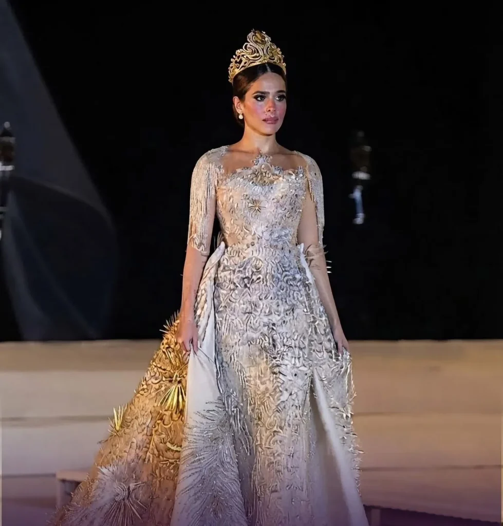 Fátima Bosch deja la corona de Miss Universo México