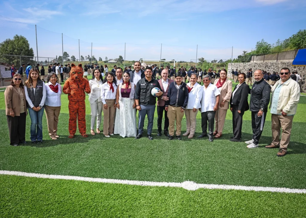 Fortalece Omar Muñoz infraestructura educativa en San Lorenzo Almecatla