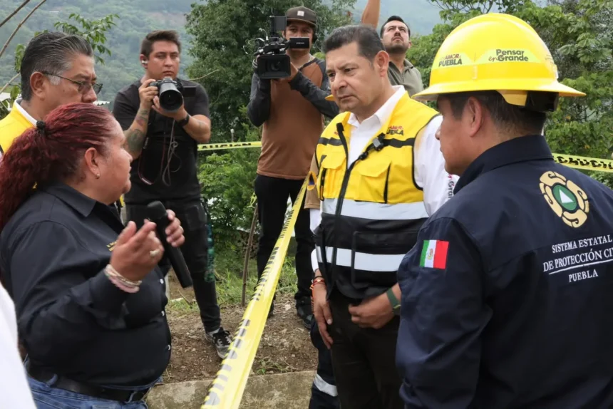 Gobierno estatal encabeza atención inmediata para recuperar caminos y proteger familias serranas