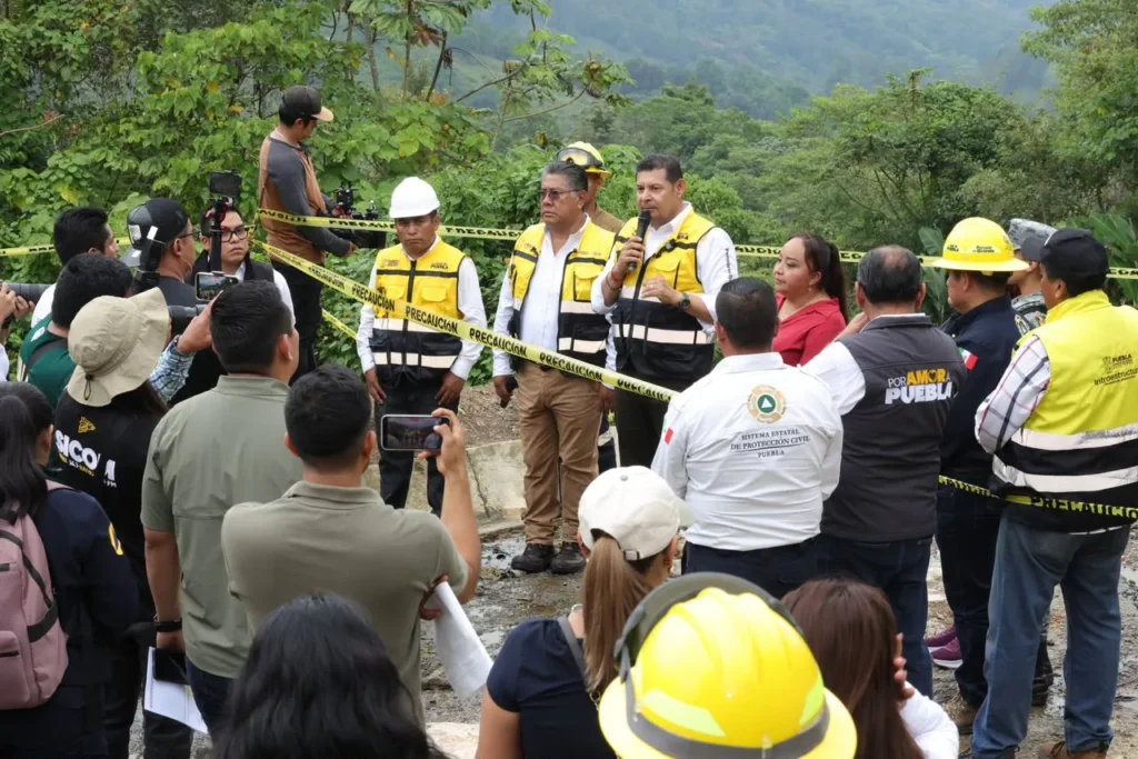 Gobierno estatal encabeza atención inmediata para recuperar caminos y proteger familias serranas