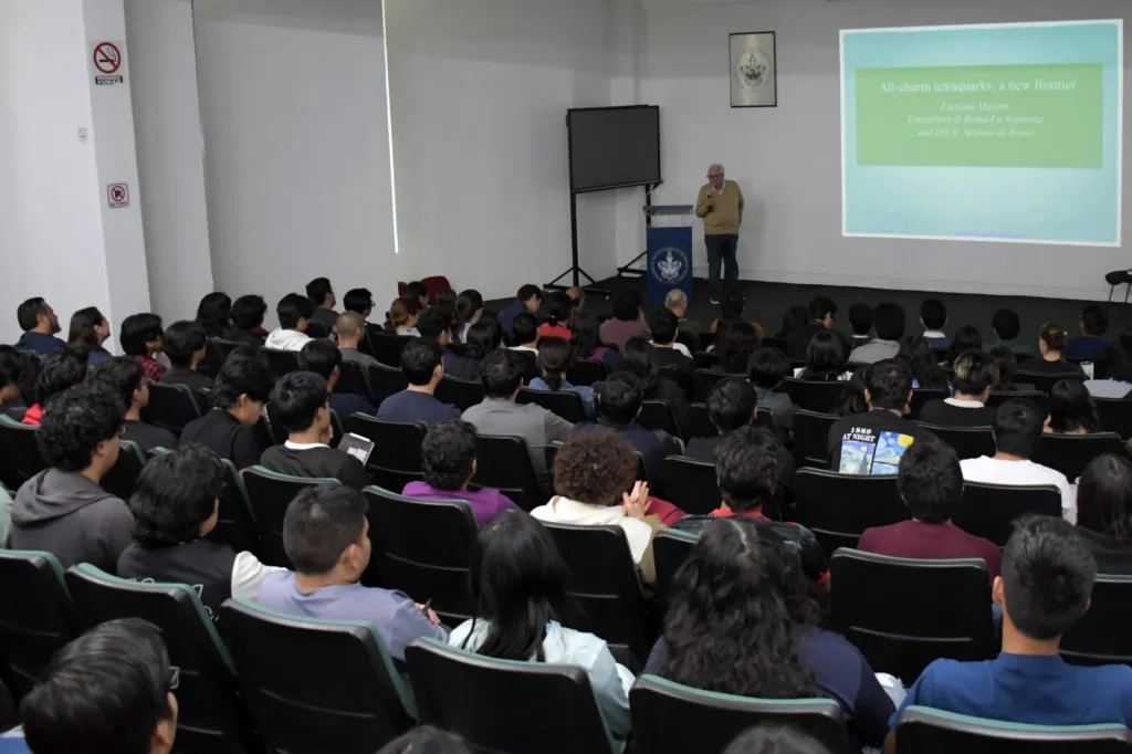 Luciano Maiani, ex director del CERN, dicta conferencias a estudiantes BUAP