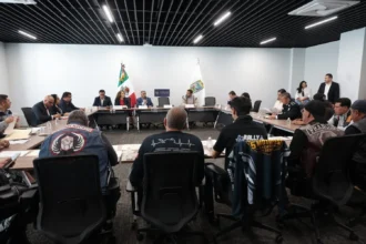 Se mantiene la suspensión del programa de chips en cascos, tras diálogo con motociclistas en el Congreso