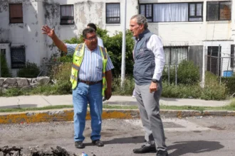 Supervisa Pepe Chedraui labores de bacheo en colonia La Noria