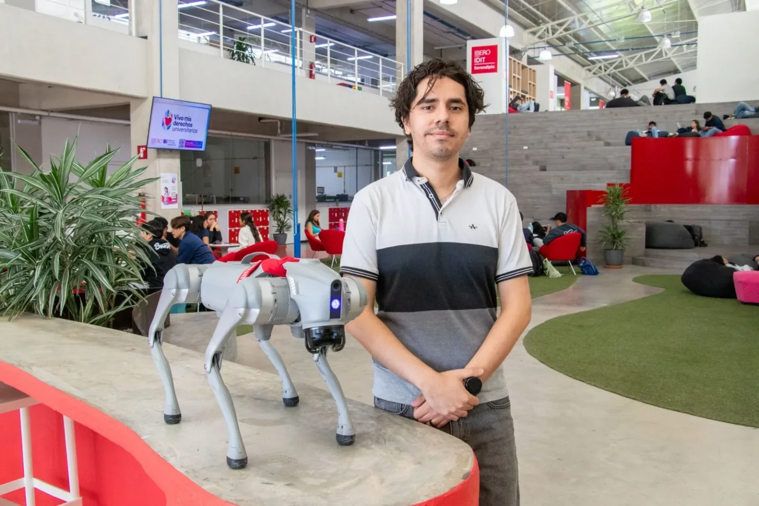 Un nuevo integrante de la IBERO Puebla perro robot llega al campus