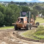 Ayuntamiento de Amozoc mejora accesos a panteones previo a las festividades de Fieles Difuntos