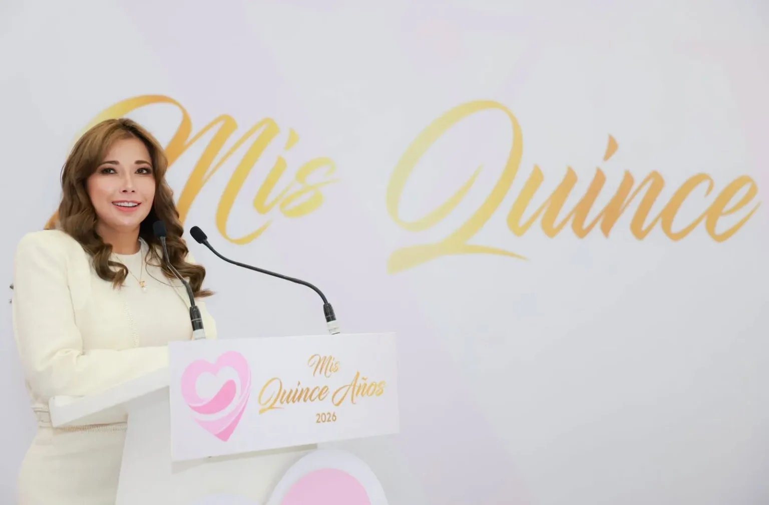 Ceci Arellano celebra los sueños de quinceañeras de la Casa Adolescente