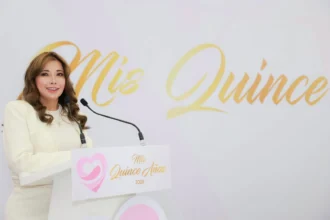 Ceci Arellano celebra los sueños de quinceañeras de la Casa Adolescente