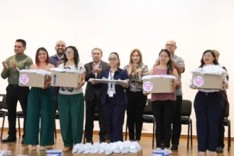 Ceci Arellano entrega equipo médico a cinco hospitales mediante Obra Comunitaria