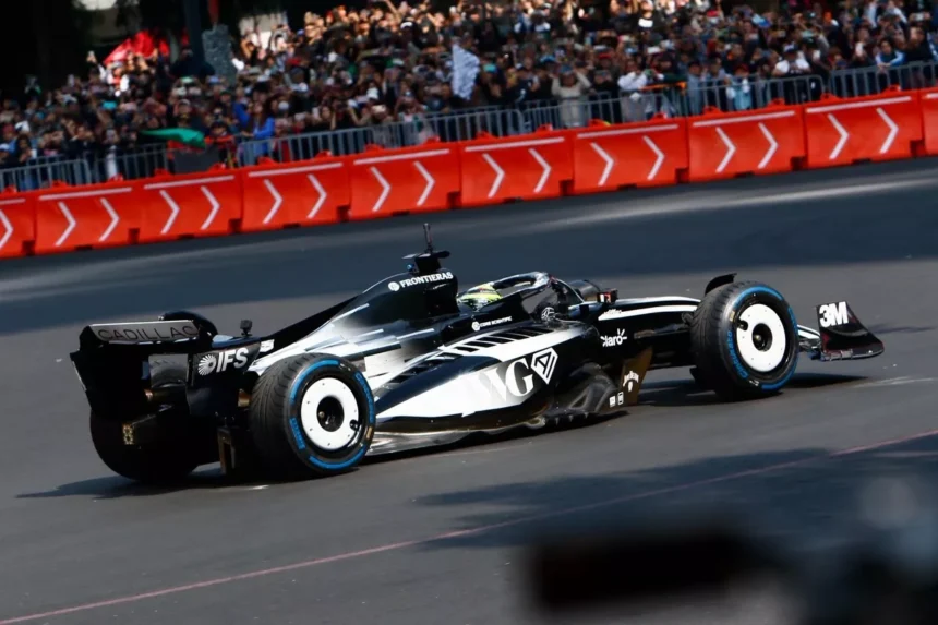 Checo Pérez enciende Paseo de la Reforma con un show runen Ciudad de México