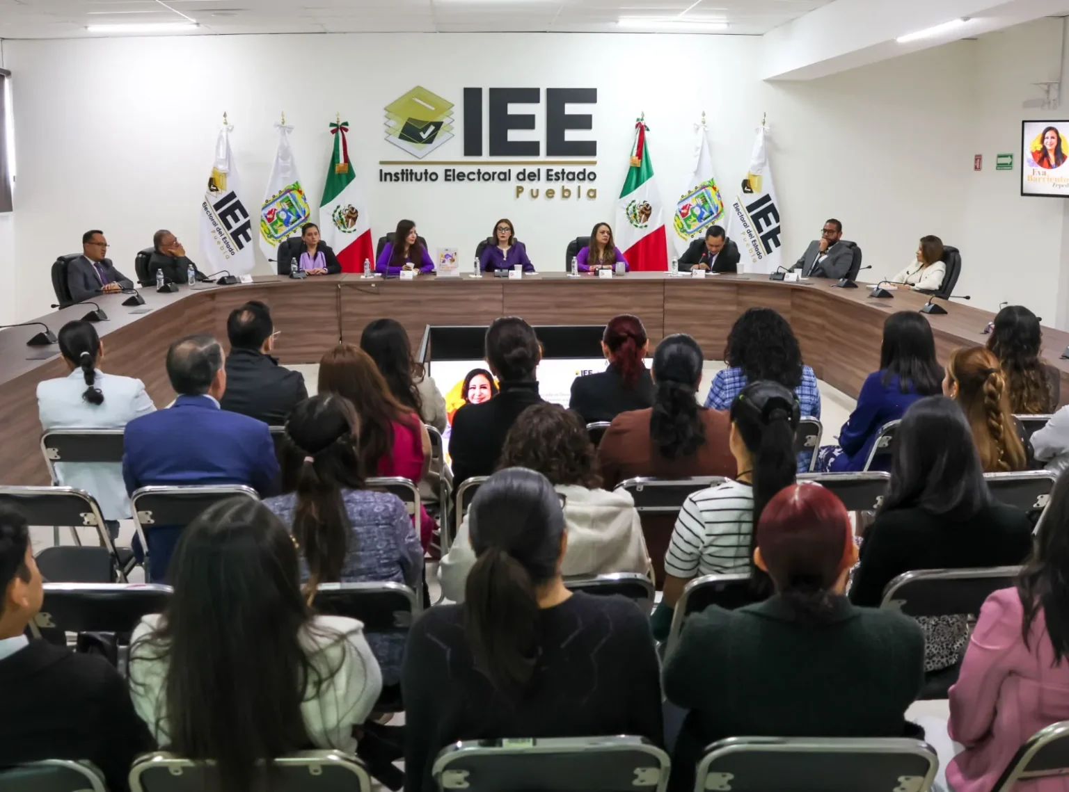 Conmemora el IEE la lucha por el voto de las mujeres con exposición, video y conferencia magistral