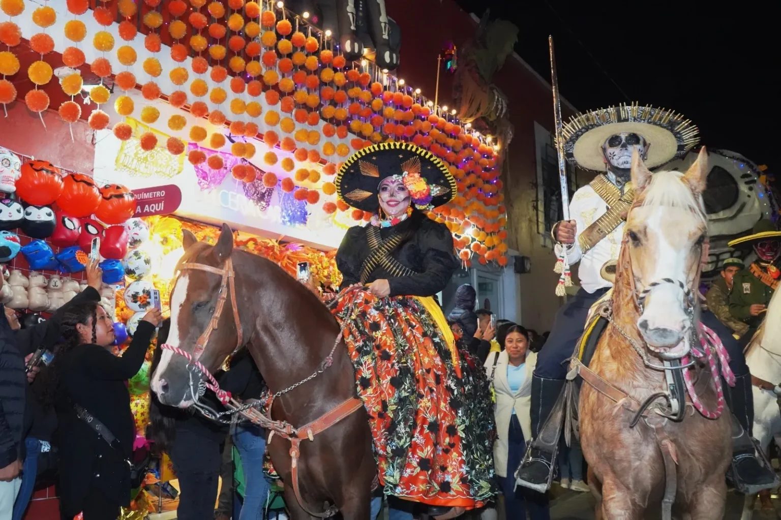 Encabeza Tonantzin Fernández Desfile de Animeros 2026