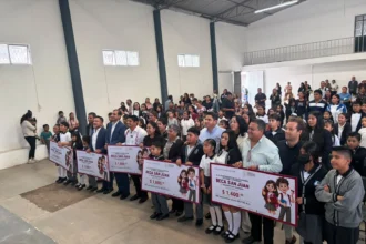 Entrega de Becas San Juan Cuautlancingo reconoce la excelencia académica de más de 60 estudiantes