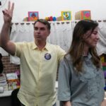 Flávio Bolsonaro habría huido de Brasil y estaría en Estados Unidos, reporta The New York Times