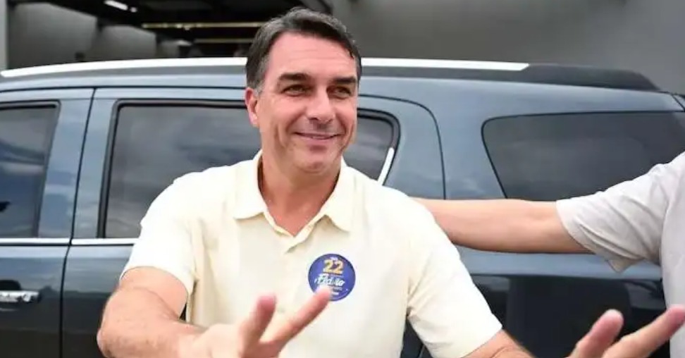 Flávio Bolsonaro habría huido de Brasil y estaría en Estados Unidos, reporta The New York Times