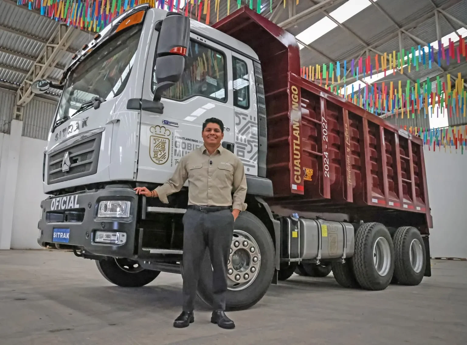 Fortalece Omar Muñoz el parque vehicular con nuevo camión