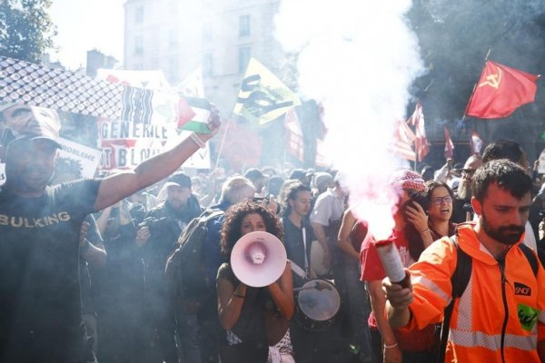 Francia decreta toques de queda tras violentos disturbios y anuncia sanciones contra saqueadores
