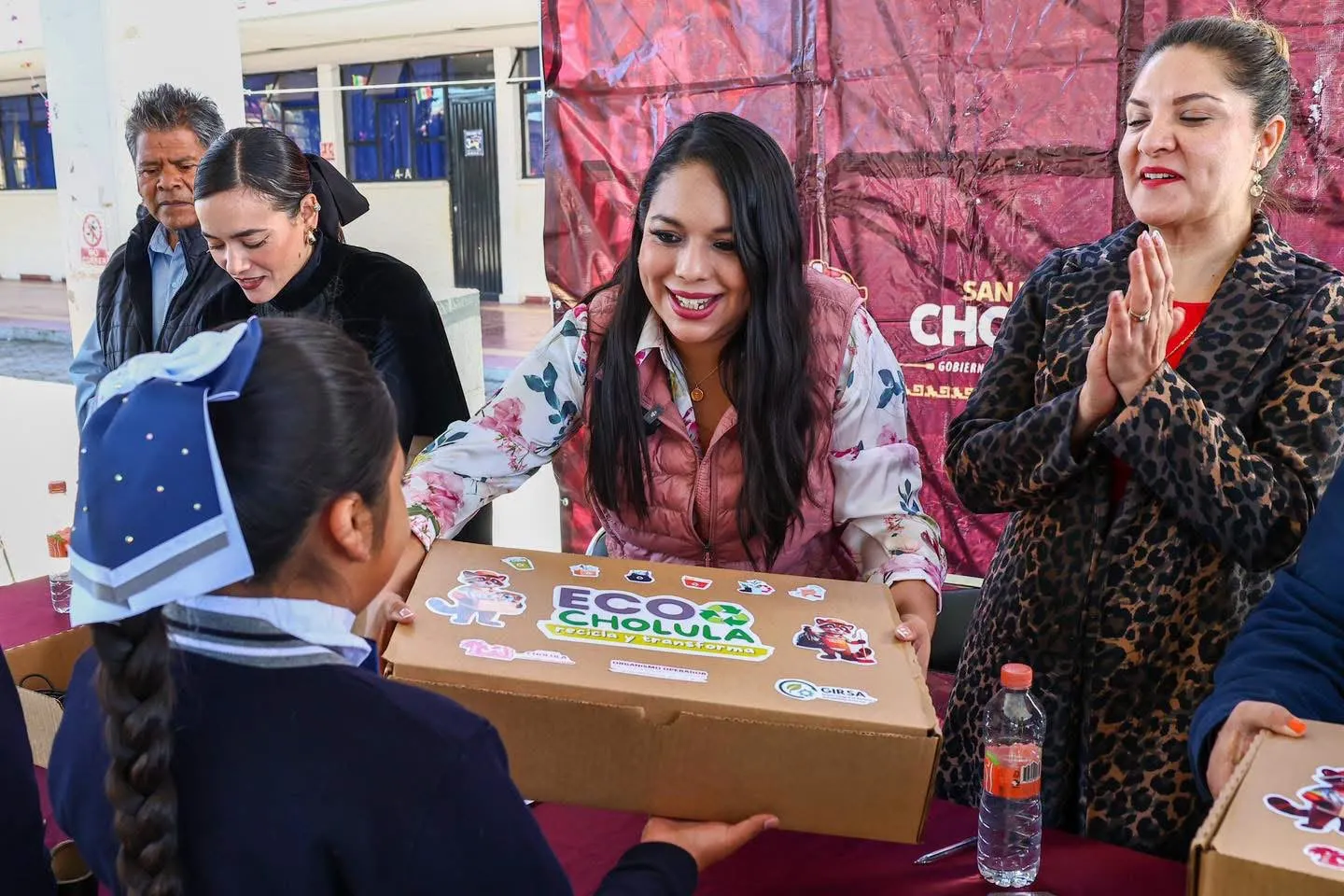 Gobierno de San Pedro Cholula impulsa la educación y el cuidado del medio ambiente con la entrega de equipos de cómputo