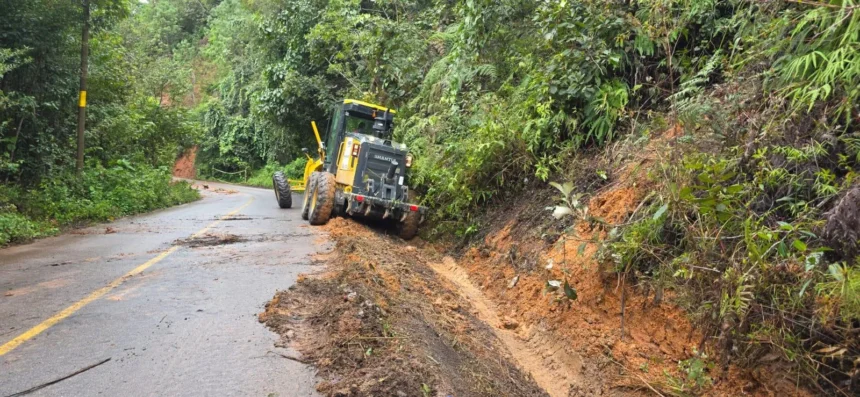 Gobierno del Estado atiende y libera oportunamente tramos carreteros afectados por las lluvias