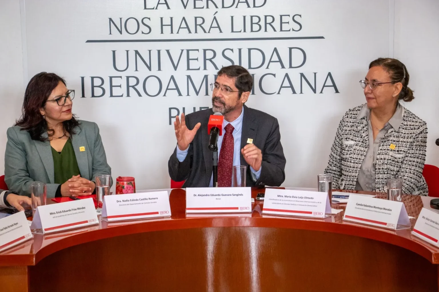 IBERO Puebla analiza impacto de la política exterior en exportaciones, empleo y migración