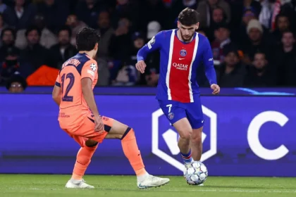 Kvaratskhelia se queda sin temporada tras una ruptura del ligamento cruzado