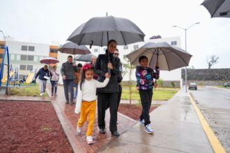 LA CUARTA TRANSFORMACIÓN CREE EN LOS DERECHOS DEL PUEBLO DE MÉXICO PRESIDENTA CLAUDIA SHEINBAUM ENCABEZA ENTREGA DE VIVIENDAS PARA EL BIENESTAR EN MORELIA, MICHOACÁN