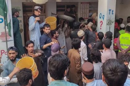 Mueren 34 personas, entre ellas 32 niños, tras derrumbe en una escuela de Pakistán