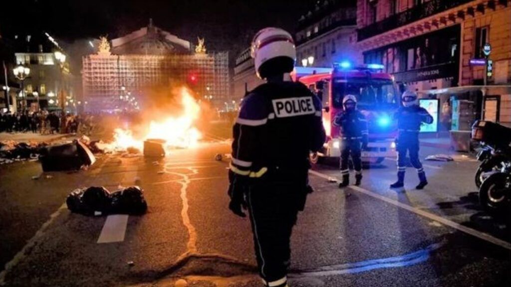Multitudinarias protestas sacuden Francia reportan miles de arrestos y graves destrozos