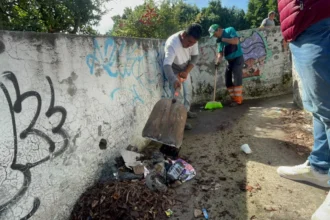 Realiza gobierno de San Pedro Cholula faena de limpieza para recuperar el cruce peatonal de Forjadores