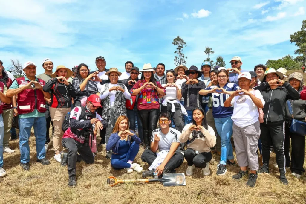 Tonantzin Fernández encabeza jornada de reforestación en el Cerro Zapotecas