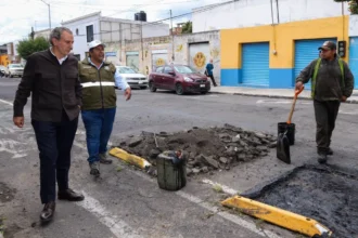 Verifica Pepe Chedraui labores de bacheo en colonia Los Volcanes